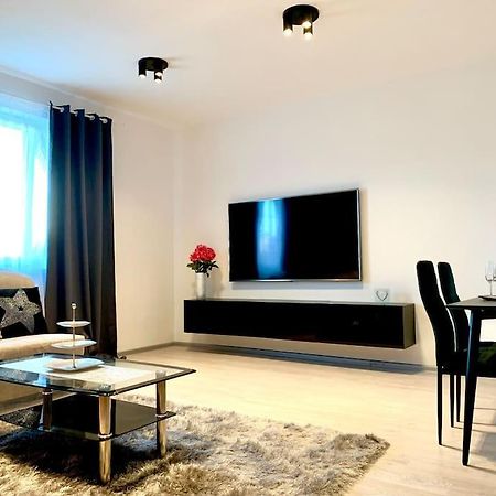 Spacious Apartment Near Hockey And Football Arena บราติสลาวา ภายนอก รูปภาพ