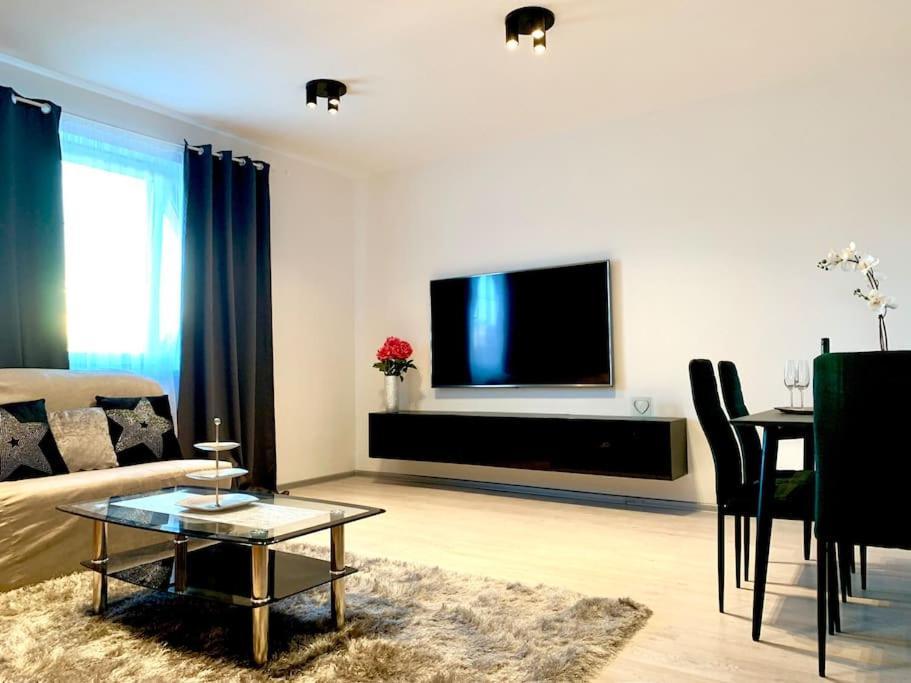 Spacious Apartment Near Hockey And Football Arena บราติสลาวา ภายนอก รูปภาพ