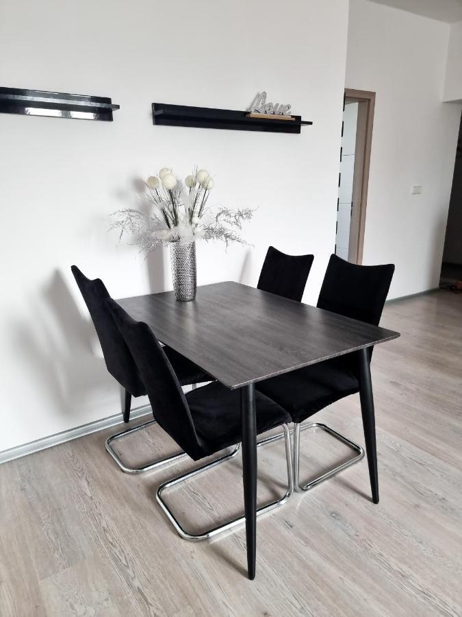 Spacious Apartment Near Hockey And Football Arena บราติสลาวา ภายนอก รูปภาพ